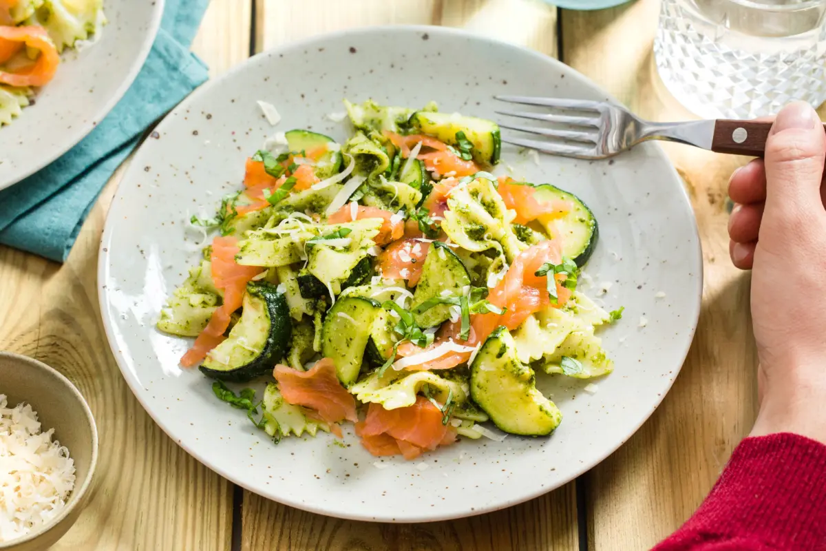 Recept Farfalle met pesto zalm en courgette Grand'Italia