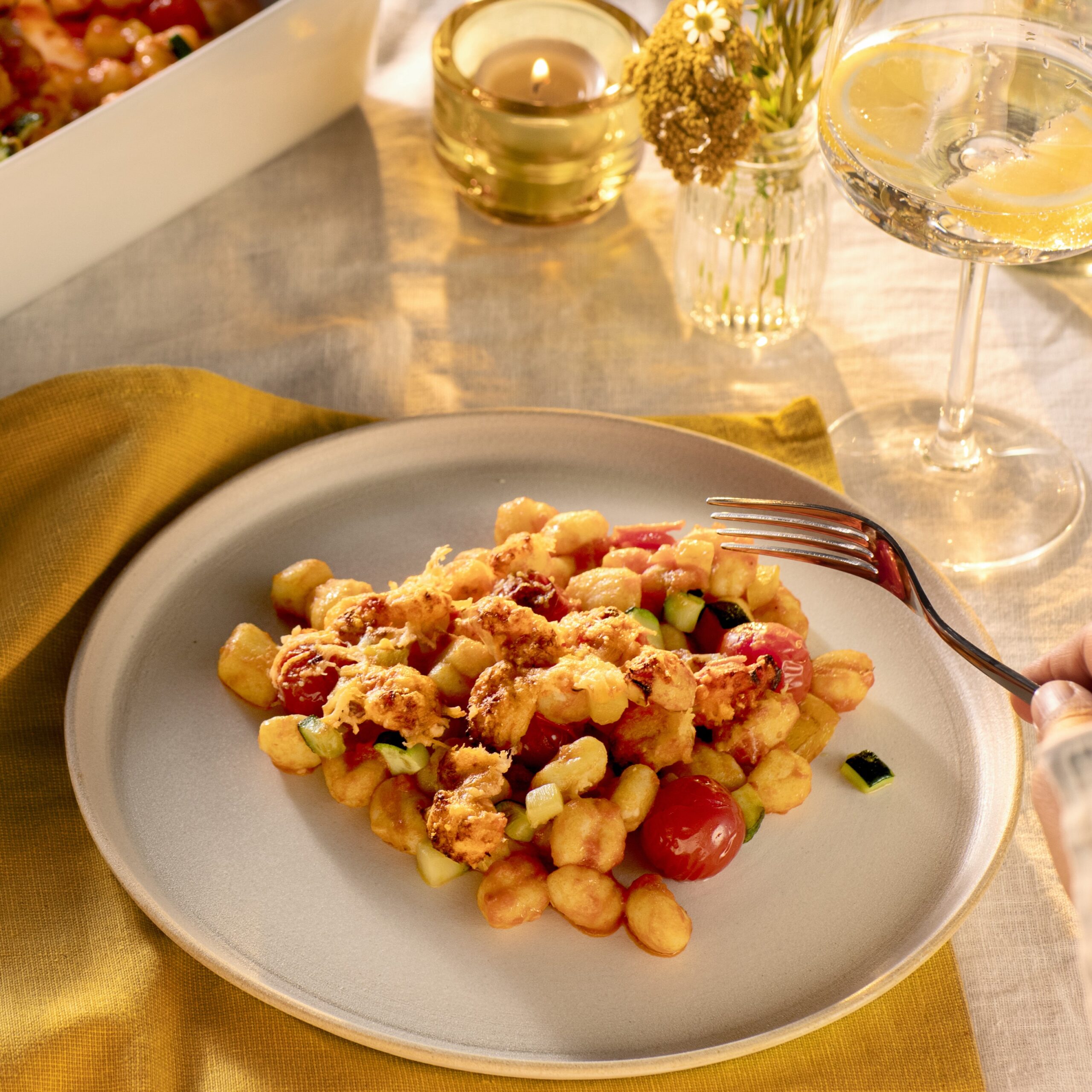 Gebakken gnocchi met Piccante saus, paprika en courgette