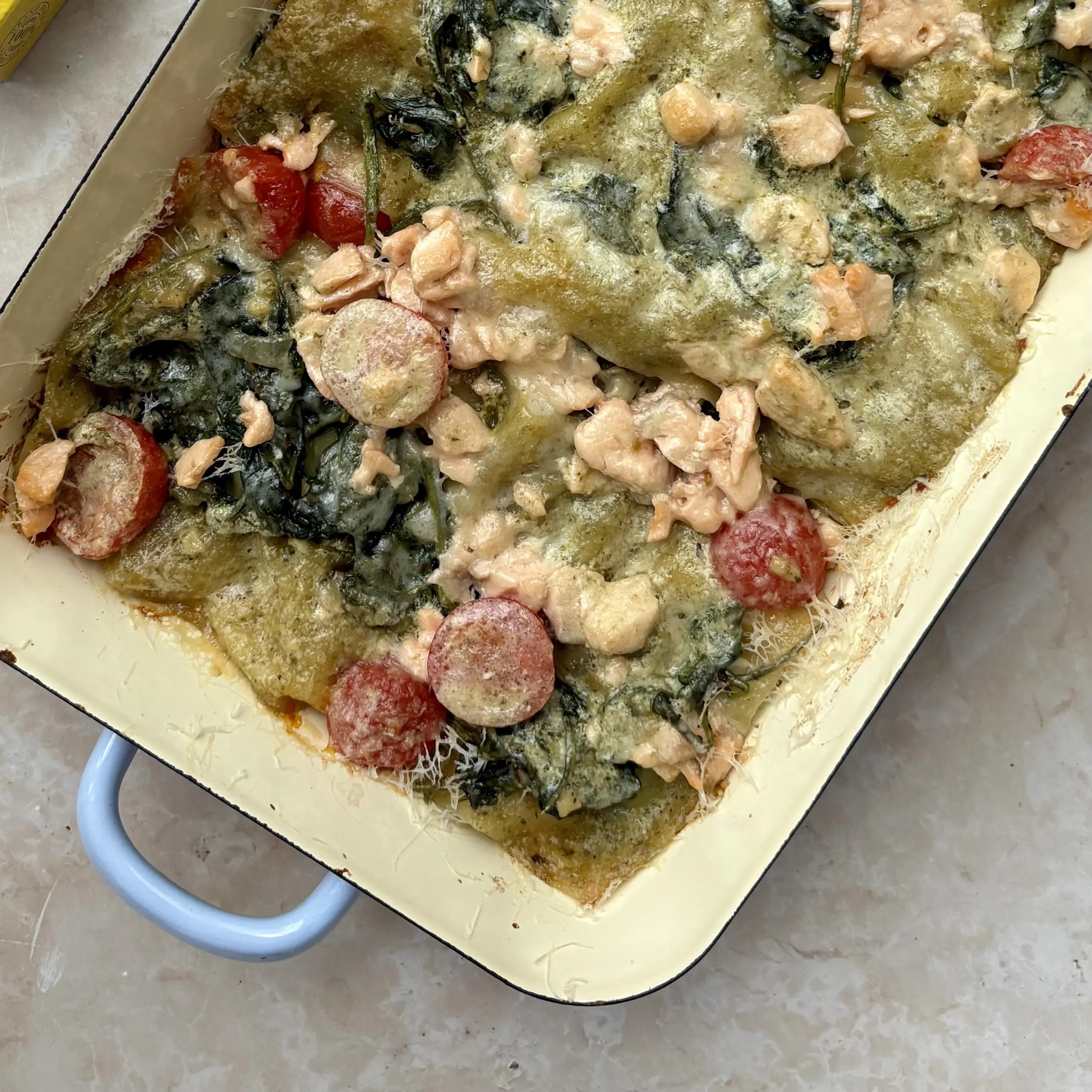 Lasagne met zalm, spinazie en pesto-roomsaus