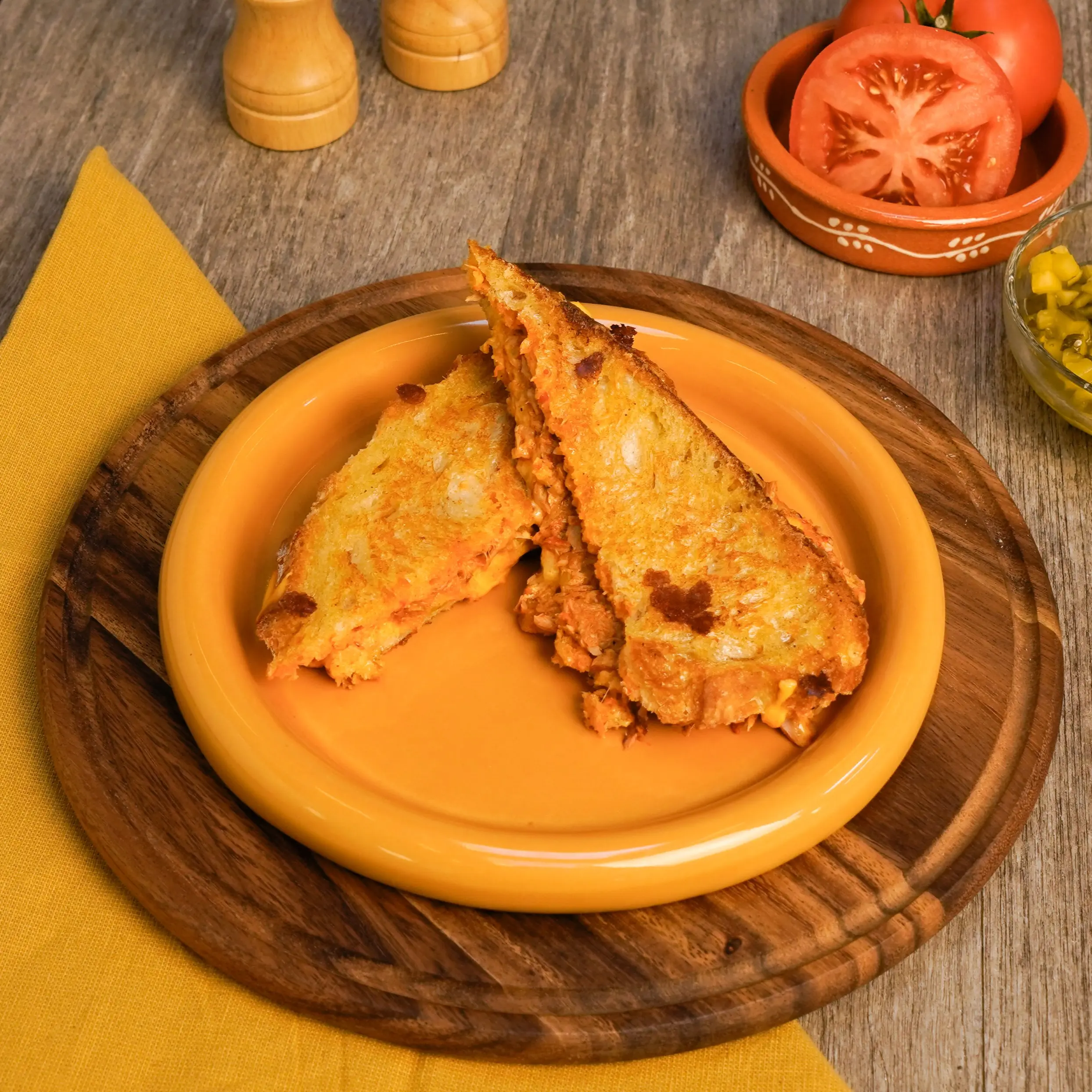 Tuna pesto melt pan tosti met Pesto Piccante