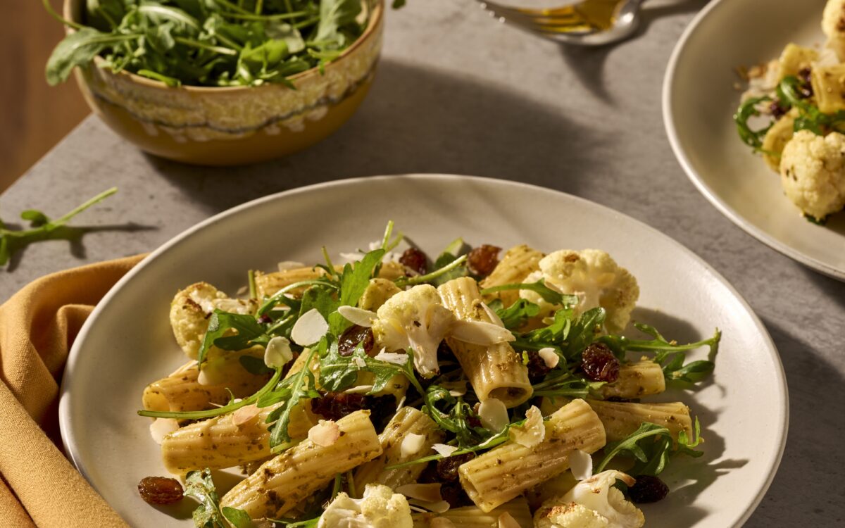 Recept Rigatoni met geroosterde bloemkool en pesto Grand'Italia
