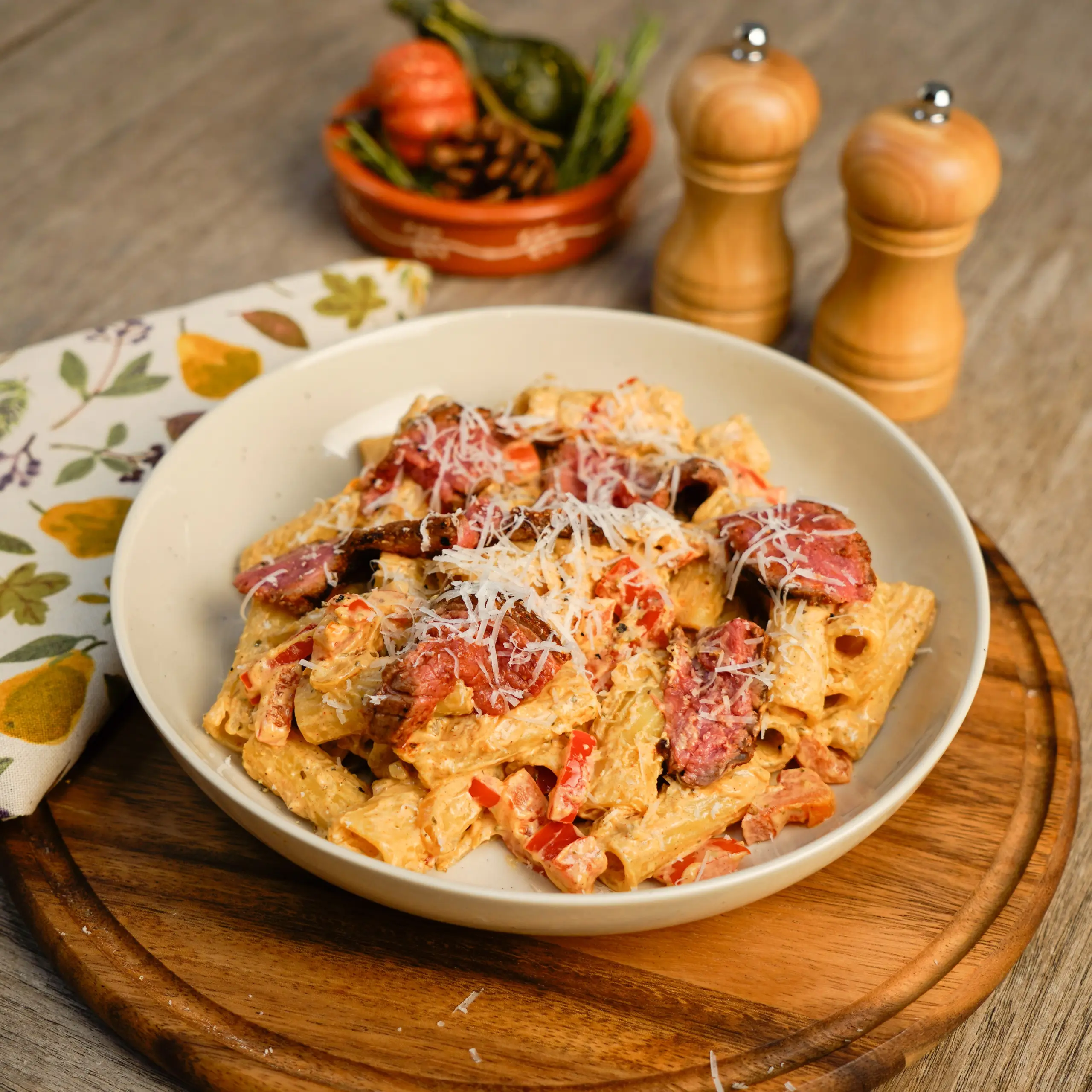 Creamy steak pasta: romige rigatoni met malse biefstuk