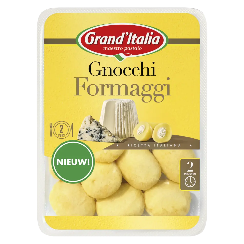 Afbeelding van de verpakking van Grand'Italia Gnocchi Formaggi, een gevulde gnocchi met ricotta en gorgonzola. Op de voorkant van de verpakking zijn de ingrediënten te zien, incl. het rode Grand'Italia logo. Er is een venster in de verpakking, waar doorheen je de gevulde gnocchi kunt zien.