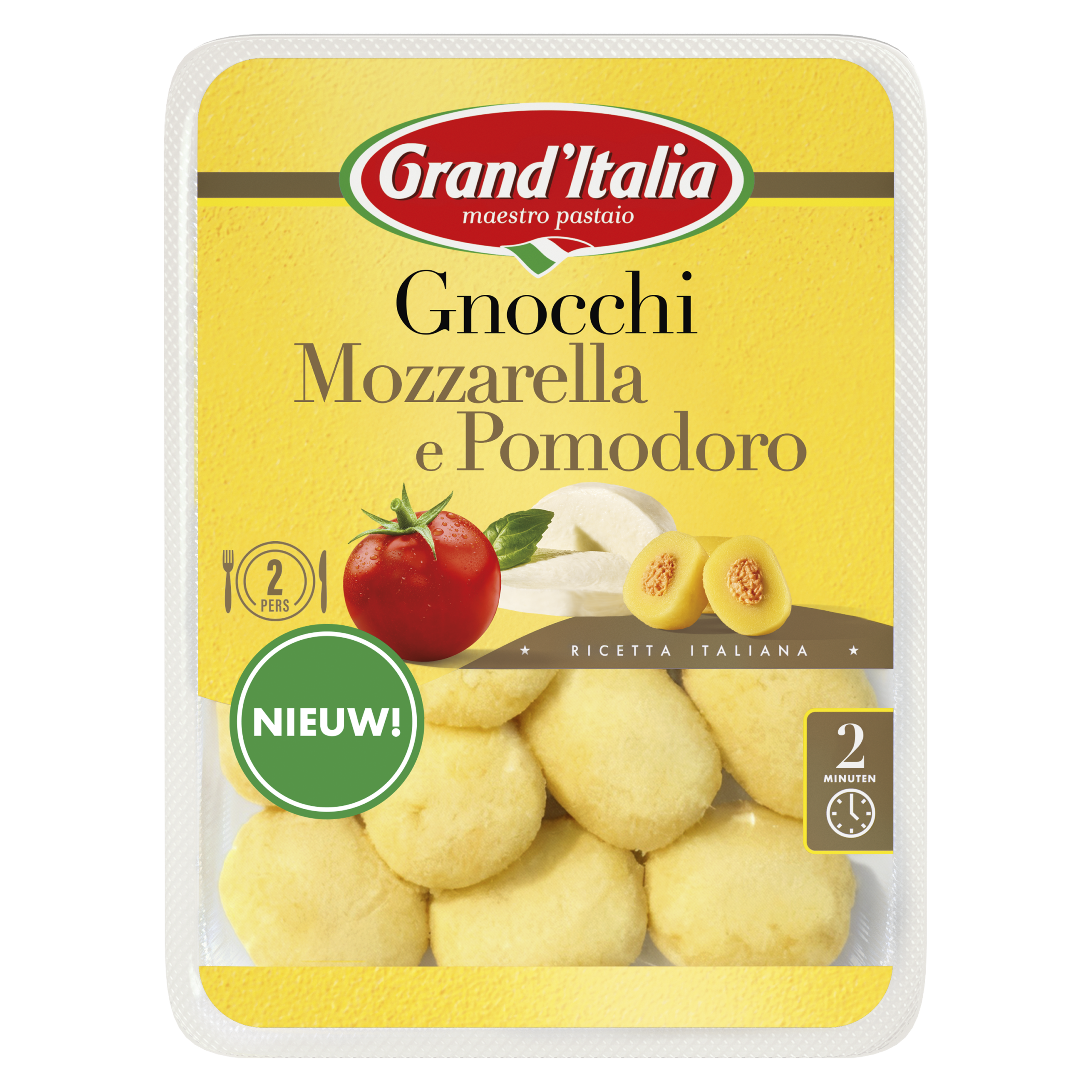Afbeelding van de verpakking van Grand'Italia Gnocchi Mozzarella e Pomodoro, een gevulde gnocchi met mozzarella, tomaat en een vleugje basilicum. Op de voorkant van de verpakking zijn de ingrediënten te zien, incl. het rode Grand'Italia logo. Er is een venster in de verpakking, waar doorheen je de gevulde gnocchi kunt zien.